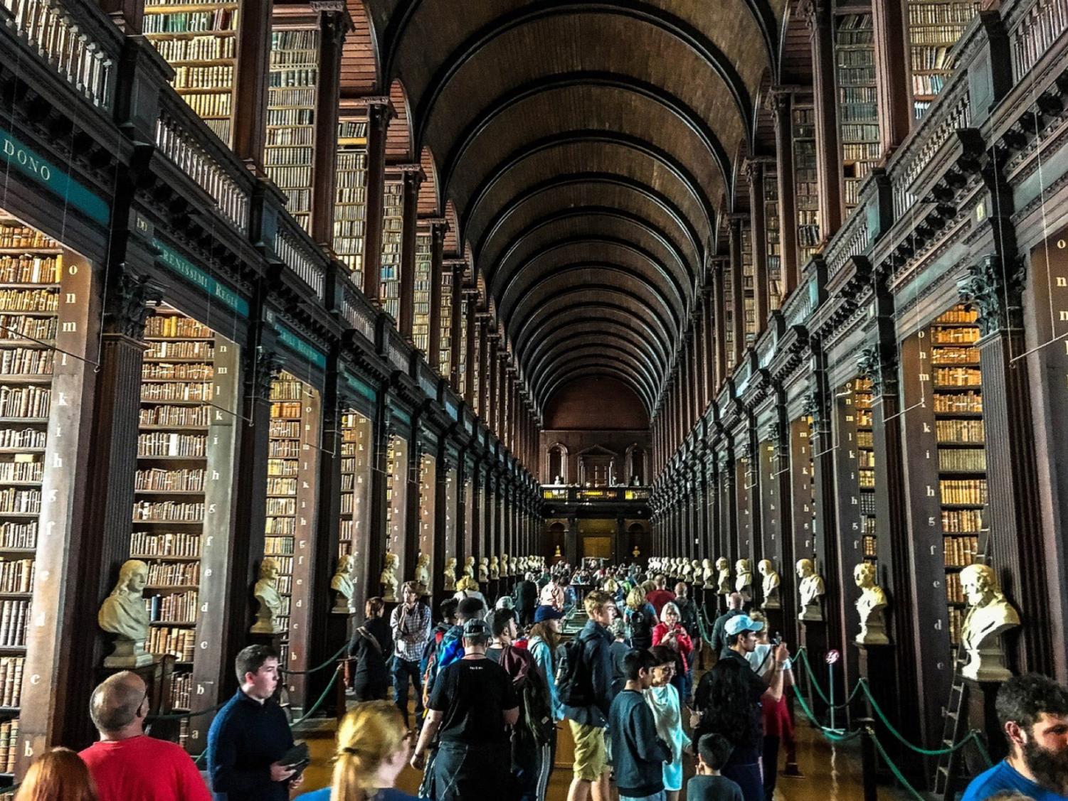 College library. Библиотека Тринити-колледжа, Дублин, Ирландия. Библиотека Тринити-колледжа в Дублине. Библиотека Тринити-колледжа Дублина. Дублин, Ирландия. Библиотека Тринити-колледжа в Кембридже.