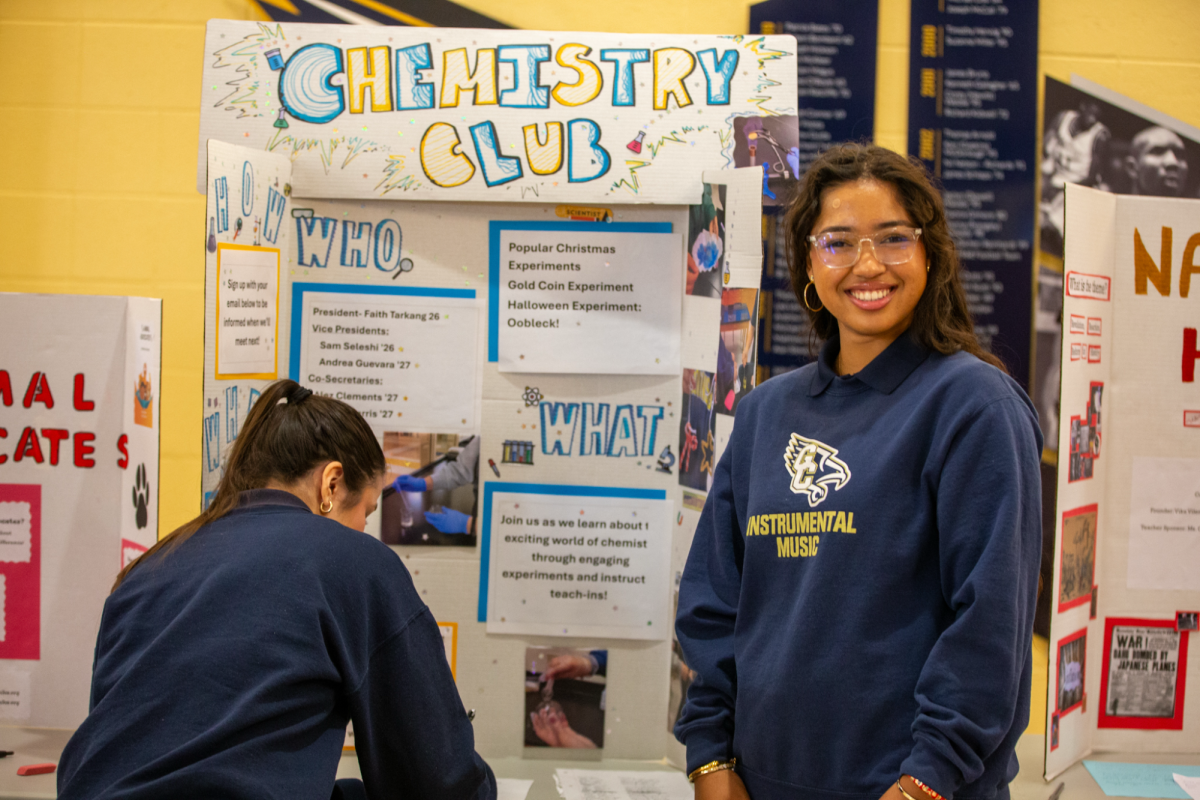 Alez Clements 27’ getting new members to join the Chemistry Club.
